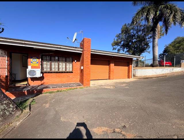 4 BEDROOM HOUSE FOR SALE IN RESERVOIR HILLS